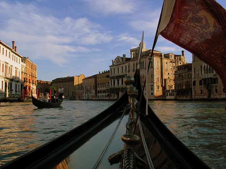 venice gondola ride