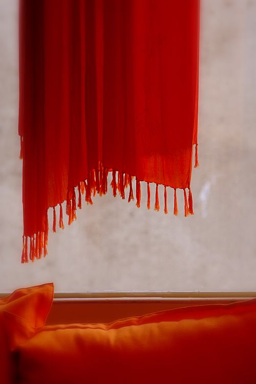 red lounge